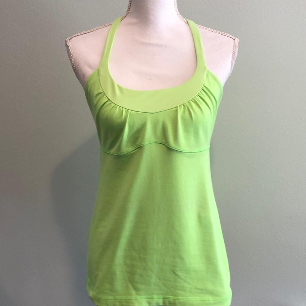 Lululemon workout top no tags. Pit to pit 17. Stretches to 19